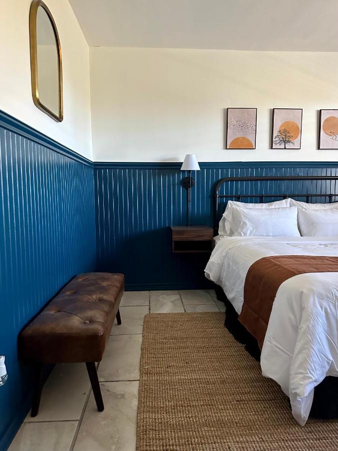 Budget Host East End Hotel In Riverhead Bagian luar foto