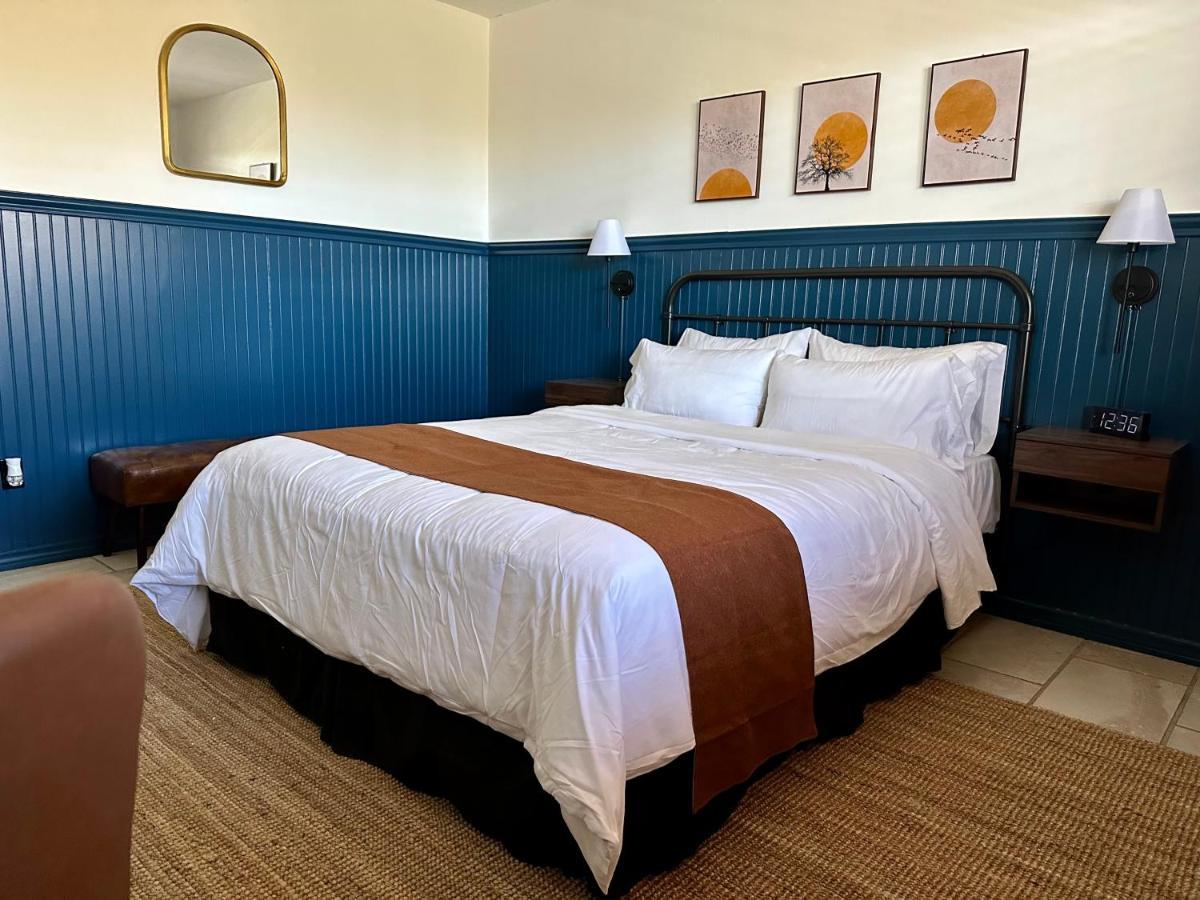 Budget Host East End Hotel In Riverhead Bagian luar foto