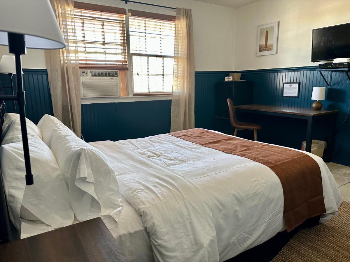 Budget Host East End Hotel In Riverhead Bagian luar foto