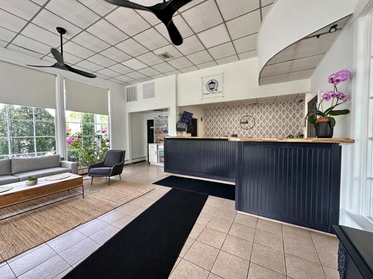 Budget Host East End Hotel In Riverhead Bagian luar foto